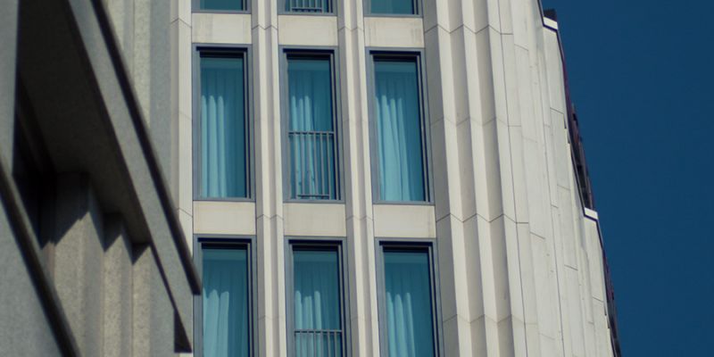 Natursteinfassade Hochhaus